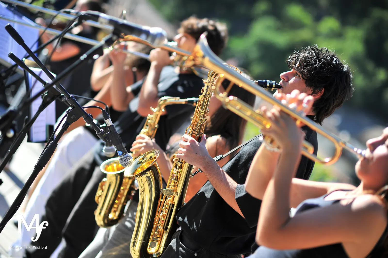 La sezione fiati della scuola durante un concerto