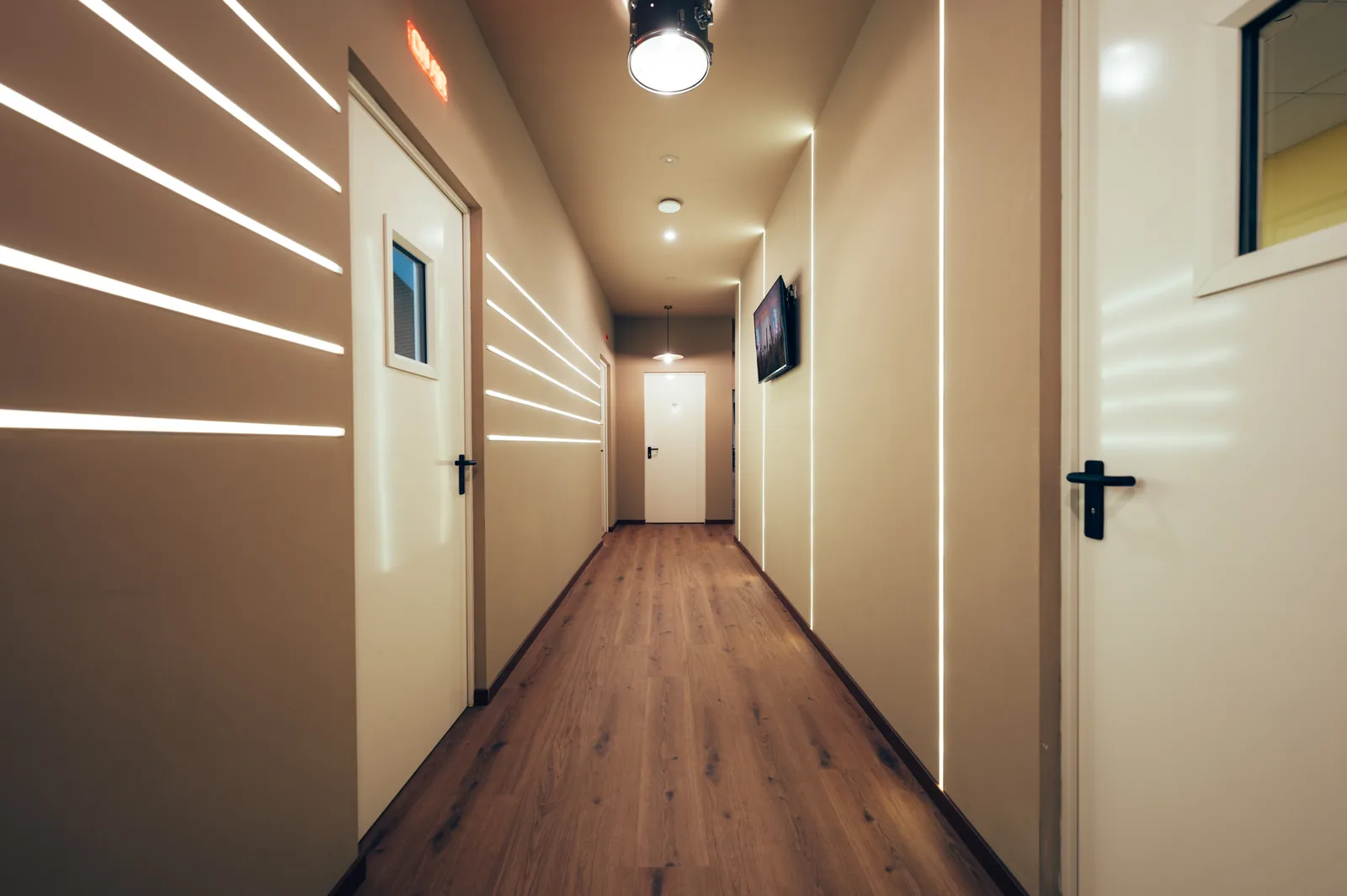 Corridoio che porta alle aule della scuola di musica Artistation a Faenza