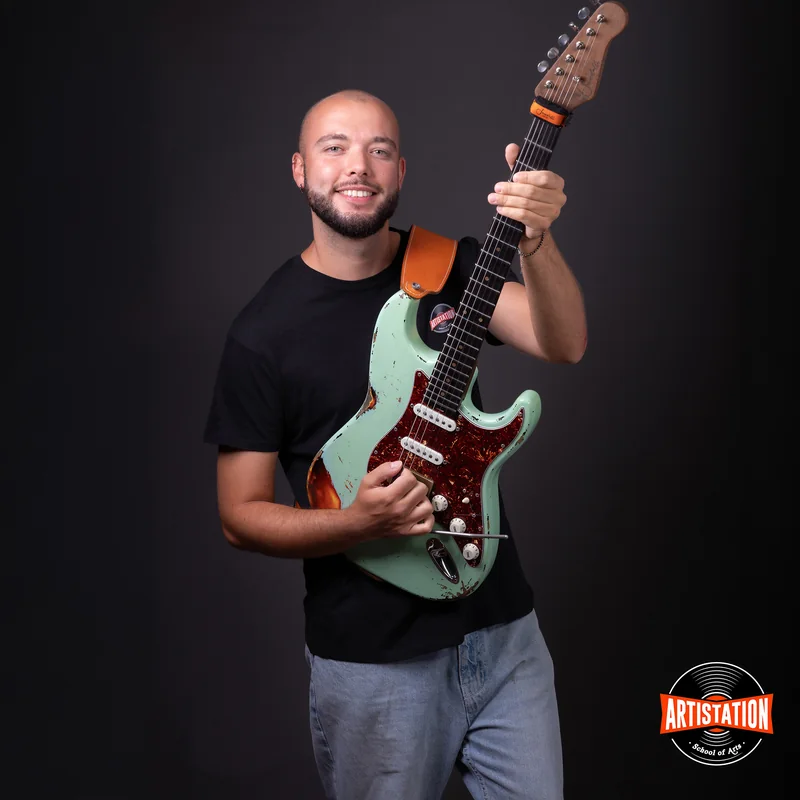 Giacomo Ricciardelli, insegnante di chitarra moderna ad Artistation Faenza
