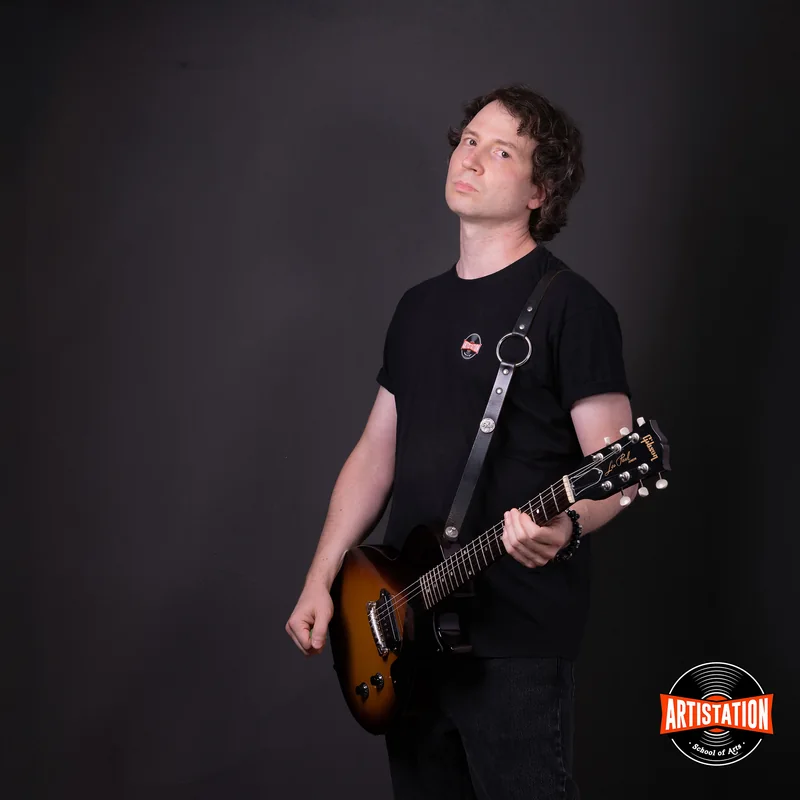 Michele Fatone, insegnante di chitarra moderna ad Artistation Faenza