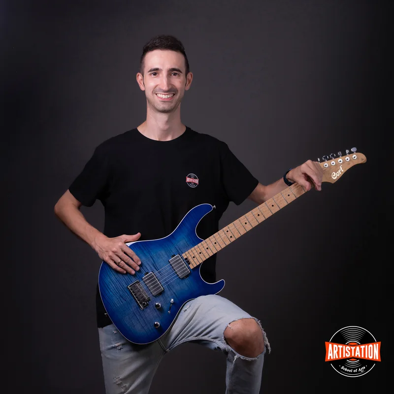 Simone Ravaioli, insegnante di chitarra moderna ad Artistation Faenza